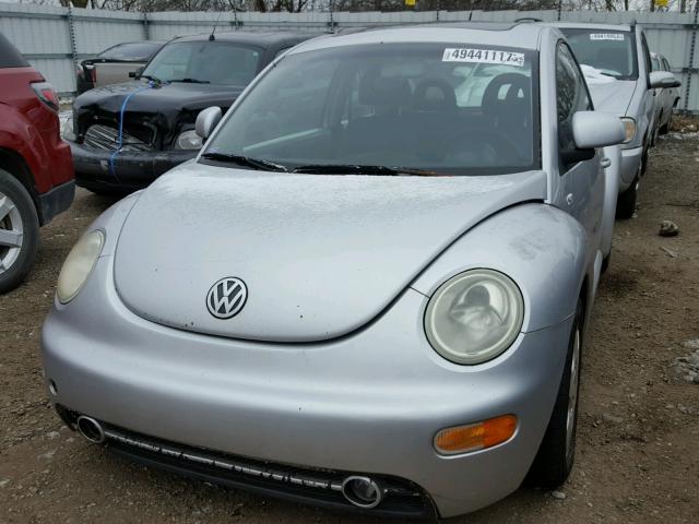 3VWCA21CXYM469293 - 2000 VOLKSWAGEN NEW BEETLE SILVER photo 2