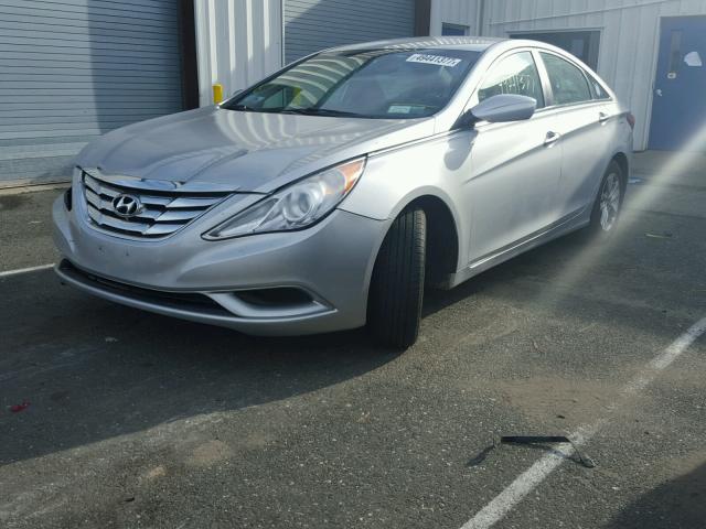 5NPEB4AC2DH768877 - 2013 HYUNDAI SONATA GLS GRAY photo 2