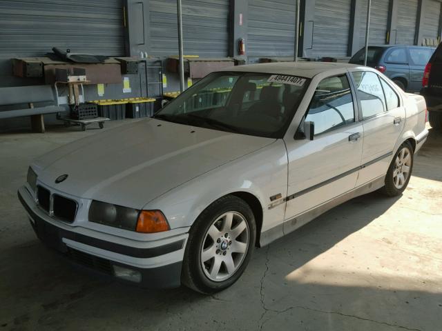 WBACB3325RFE19526 - 1994 BMW 325 I WHITE photo 2