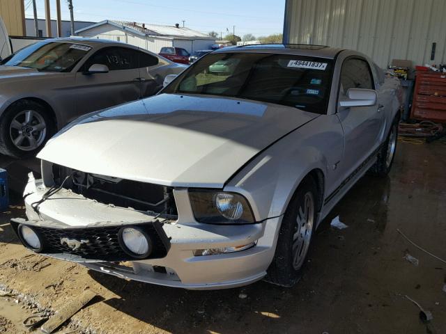 1ZVHT82H155218340 - 2005 FORD MUSTANG GT SILVER photo 2