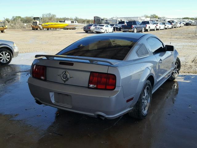 1ZVHT82H155218340 - 2005 FORD MUSTANG GT SILVER photo 4