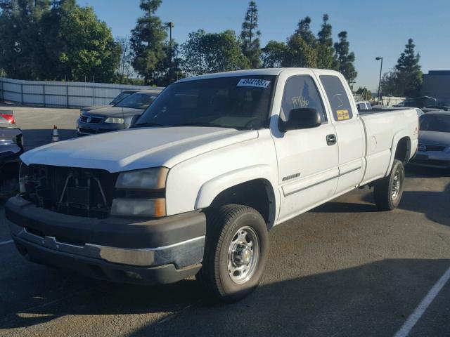 1GCHK29U33E269051 - 2003 CHEVROLET SILVERADO WHITE photo 2