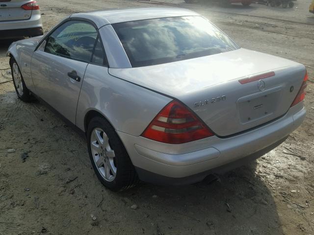 WDBKK47F8WF023924 - 1998 MERCEDES-BENZ SLK 230 KO SILVER photo 3