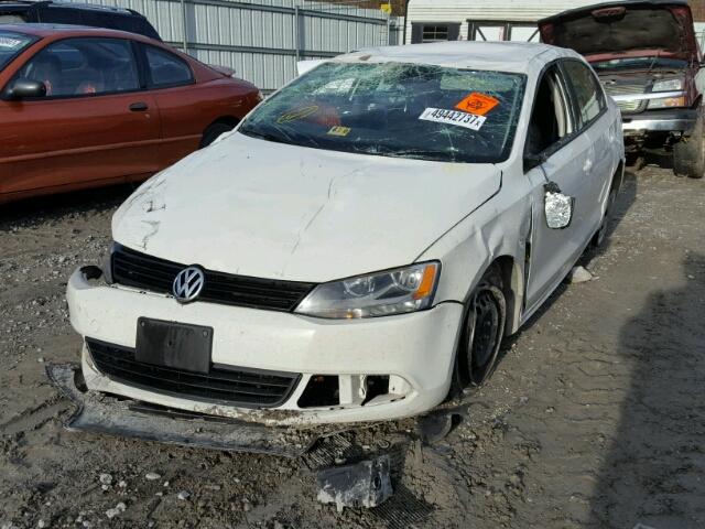 3VW1K7AJXDM286812 - 2013 VOLKSWAGEN JETTA BASE WHITE photo 2