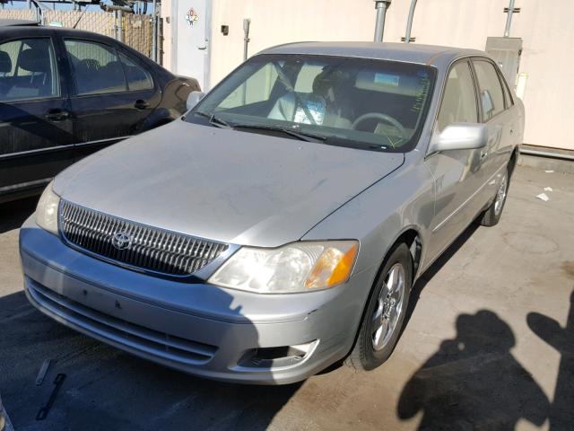 4T1BF28B0YU023979 - 2000 TOYOTA AVALON XL GRAY photo 2