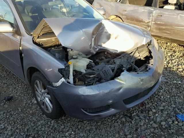 JM1BK12F261499512 - 2006 MAZDA 3 I GRAY photo 9