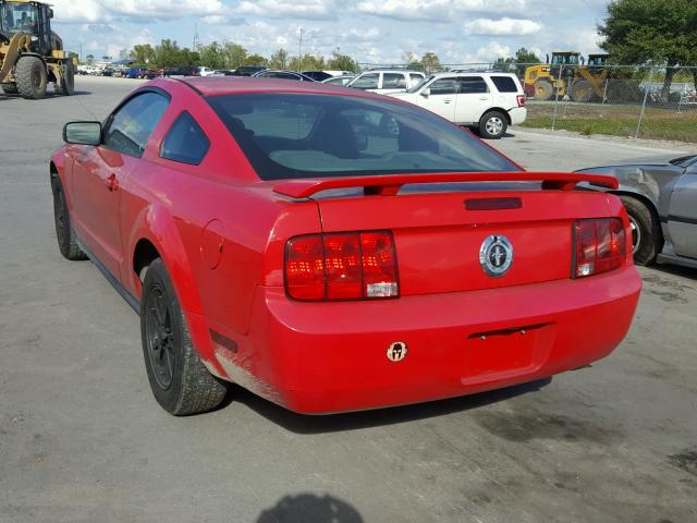 1ZVFT80N455129992 - 2005 FORD MUSTANG RED photo 3