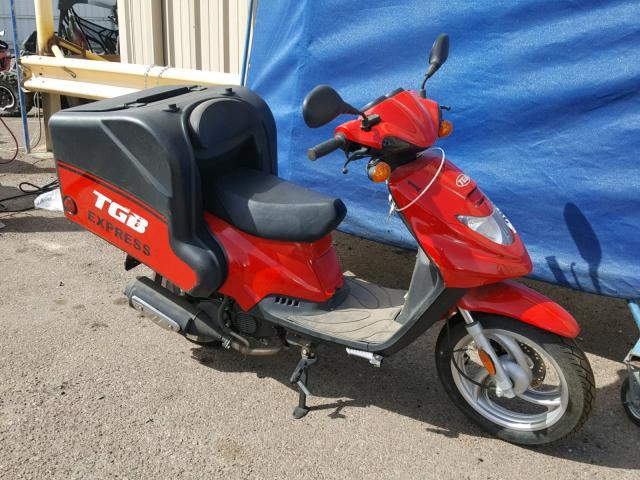 RFCTKAB12HY719877 - 2017 TGB SCOOTER RED photo 1