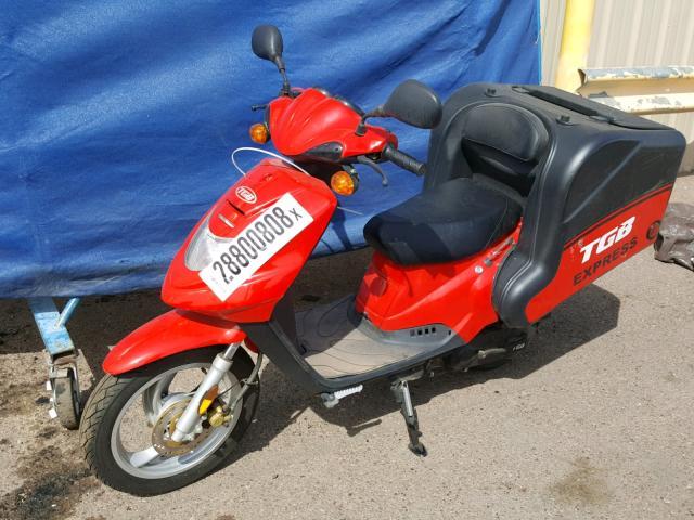 RFCTKAB12HY719877 - 2017 TGB SCOOTER RED photo 2