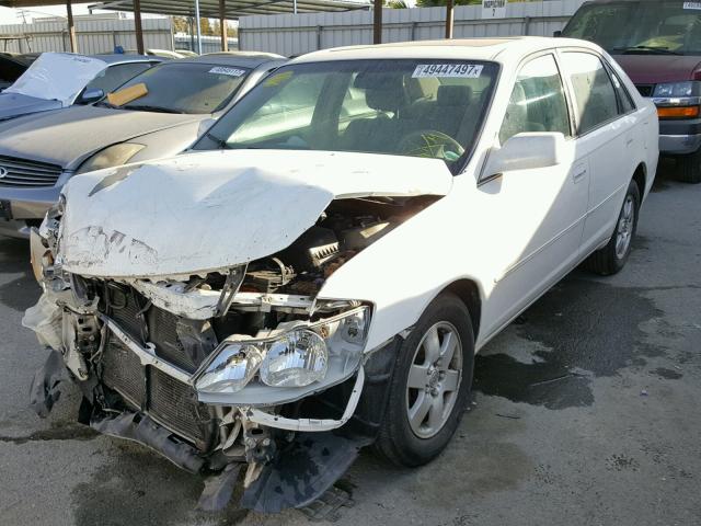 4T1BF28B3YU112736 - 2000 TOYOTA AVALON XL WHITE photo 2