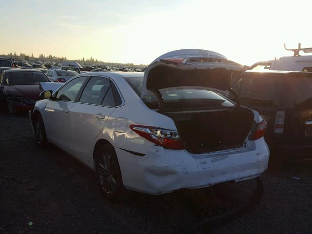 4T1BF1FK9HU395088 - 2017 TOYOTA CAMRY LE WHITE photo 3