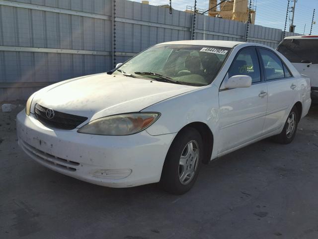 4T1BF30K82U006727 - 2002 TOYOTA CAMRY LE WHITE photo 2