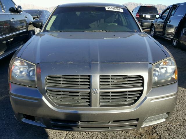 2D4FV48T25H567611 - 2005 DODGE MAGNUM SE GRAY photo 9