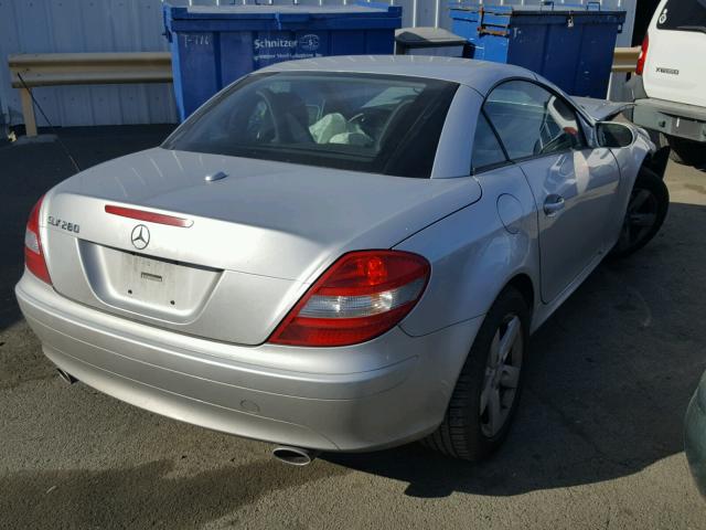 WDBWK54F48F188240 - 2008 MERCEDES-BENZ SLK 280 SILVER photo 4