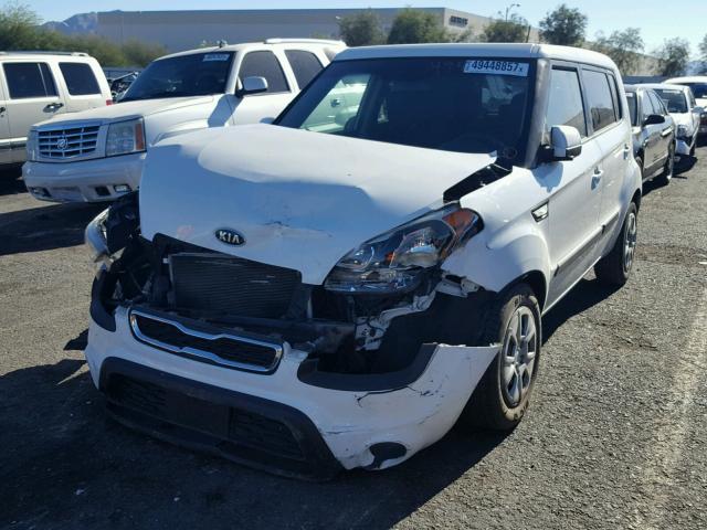 KNDJT2A54C7476569 - 2012 KIA SOUL WHITE photo 2