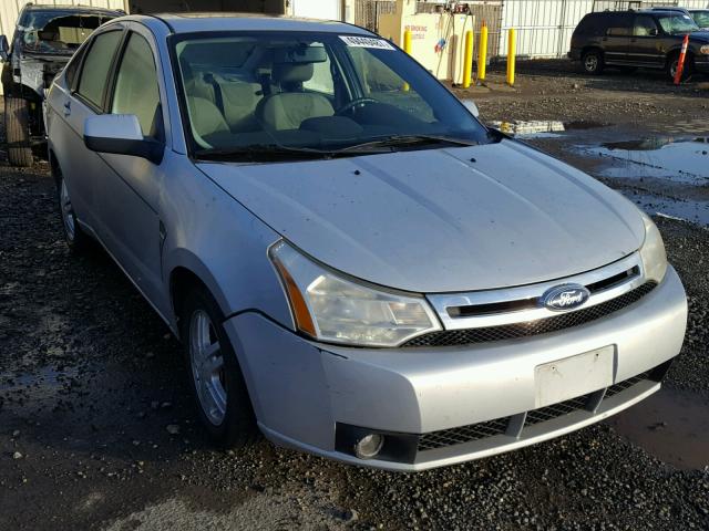 1FAHP35N08W114390 - 2008 FORD FOCUS SE SILVER photo 1