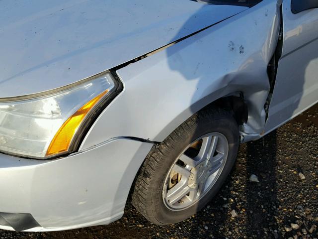 1FAHP35N08W114390 - 2008 FORD FOCUS SE SILVER photo 9