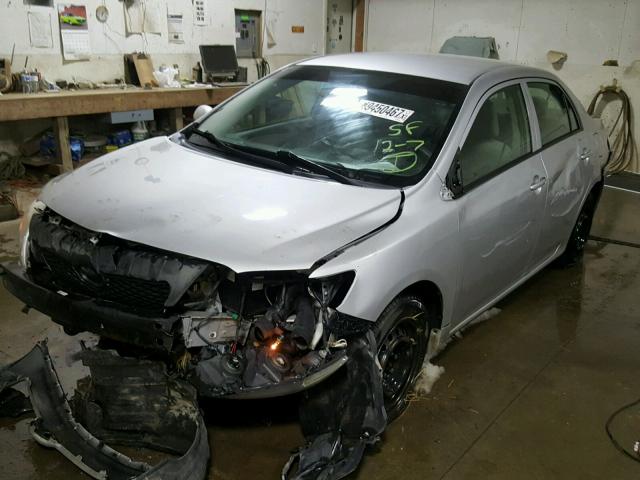 1NXBU40E79Z066305 - 2009 TOYOTA COROLLA BA SILVER photo 2