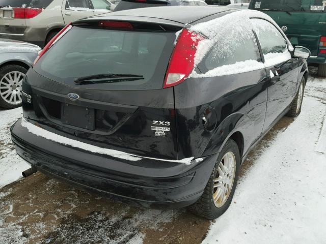 3FAFP31N15R120940 - 2005 FORD FOCUS ZX3 BLACK photo 4