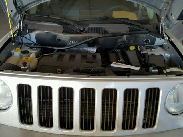 1J8FF28W78D703234 - 2008 JEEP PATRIOT SP SILVER photo 7