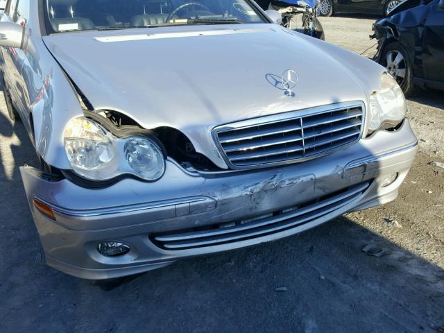 WDBRF84J65F686183 - 2005 MERCEDES-BENZ C 320 4MAT SILVER photo 9