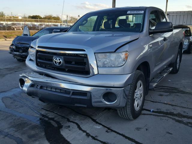 5TFRM5F19AX004744 - 2010 TOYOTA TUNDRA DOU SILVER photo 2