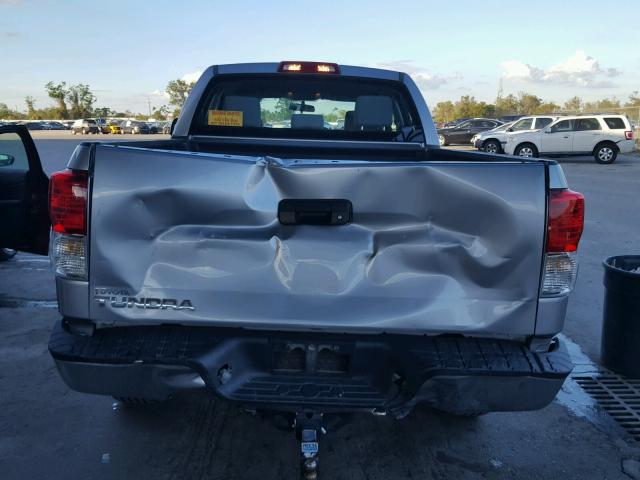 5TFRM5F19AX004744 - 2010 TOYOTA TUNDRA DOU SILVER photo 9