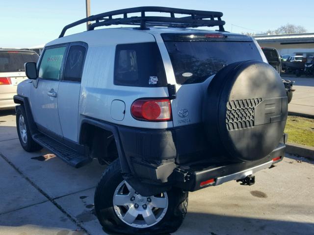 JTEBU11FX70023216 - 2007 TOYOTA FJ CRUISER SILVER photo 3