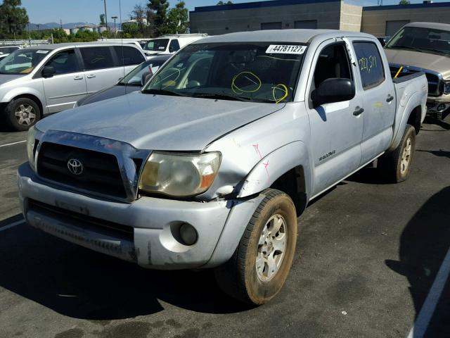 3TMJU62N05M004669 - 2005 TOYOTA TACOMA DOU SILVER photo 2