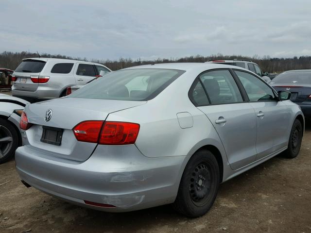 3VW1K7AJ8DM306605 - 2013 VOLKSWAGEN JETTA BASE 银色 照片 4