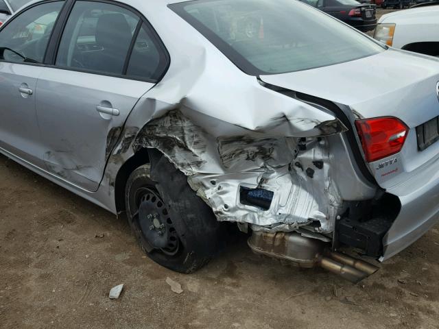 3VW1K7AJ8DM306605 - 2013 VOLKSWAGEN JETTA BASE 银色 照片 9