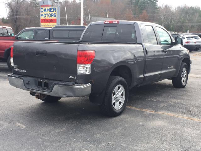 5TFUM5F14BX027456 - 2011 TOYOTA TUNDRA DOU GRAY photo 4