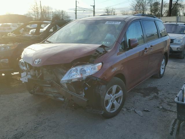 5TDKK3DC8ES490281 - 2014 TOYOTA SIENNA LE RED photo 2