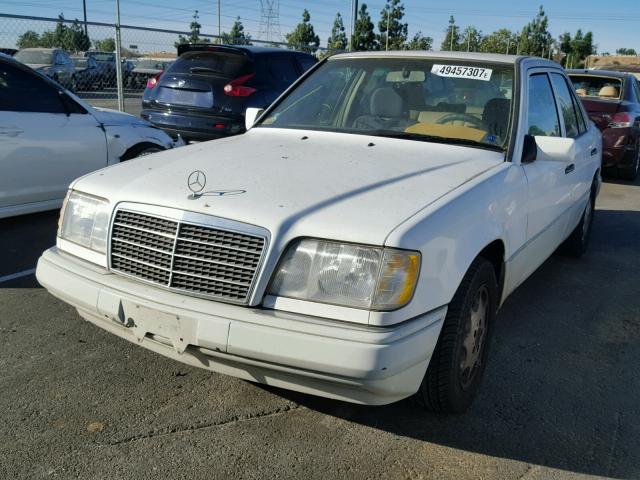 WDBEA32E2SC158742 - 1995 MERCEDES-BENZ E 320 BASE WHITE photo 2