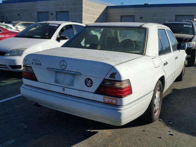 WDBEA32E2SC158742 - 1995 MERCEDES-BENZ E 320 BASE WHITE photo 4