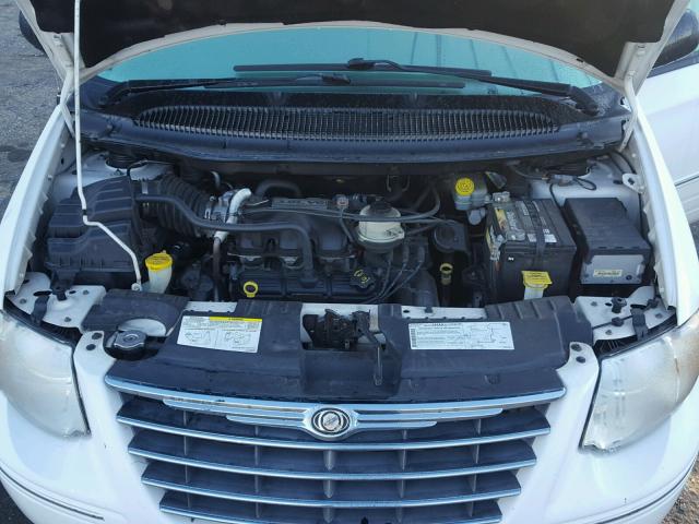 2C8GP64L15R379930 - 2005 CHRYSLER TOWN & COU WHITE photo 7