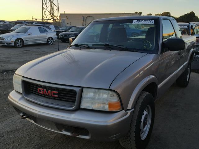 1GTDT19W328121051 - 2002 GMC SONOMA GRAY photo 2