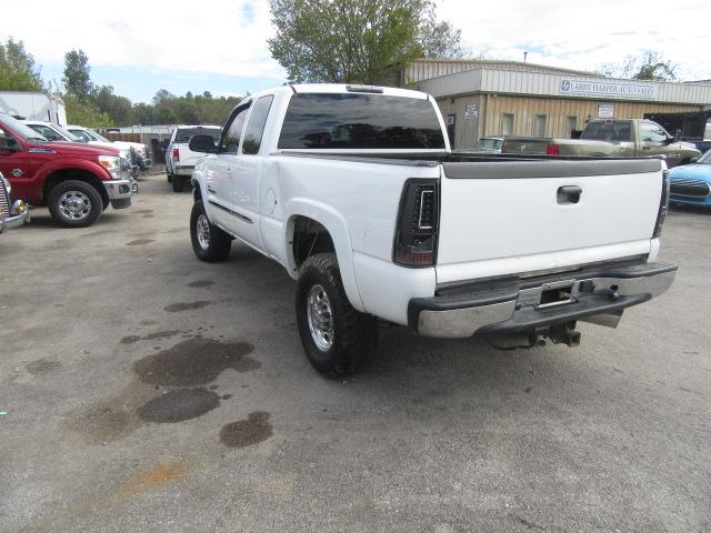 1GTHK29124E154058 - 2004 GMC SIERRA K25 WHITE photo 3