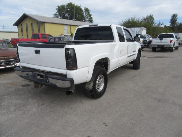 1GTHK29124E154058 - 2004 GMC SIERRA K25 WHITE photo 4