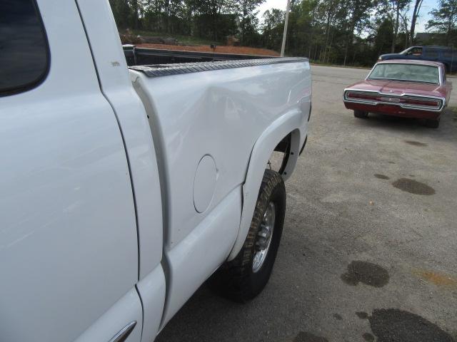 1GTHK29124E154058 - 2004 GMC SIERRA K25 WHITE photo 8