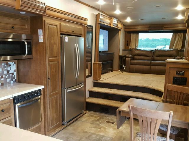 4V0FC392XGR006083 - 2016 OTHR CAMPER TWO TONE photo 5