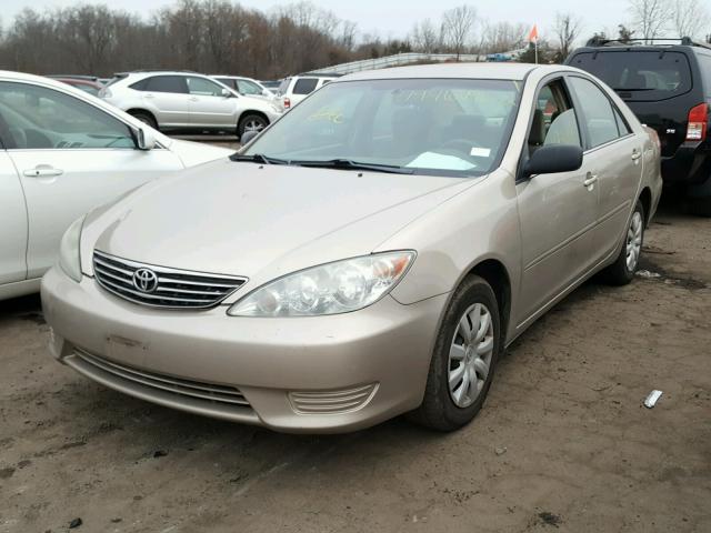 4T1BE32K95U035447 - 2005 TOYOTA CAMRY LE 金色 照片 2