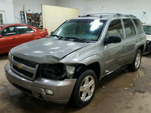 1GNDT13S882171050 - 2008 CHEVROLET TRAILBLAZE GRAY photo 2