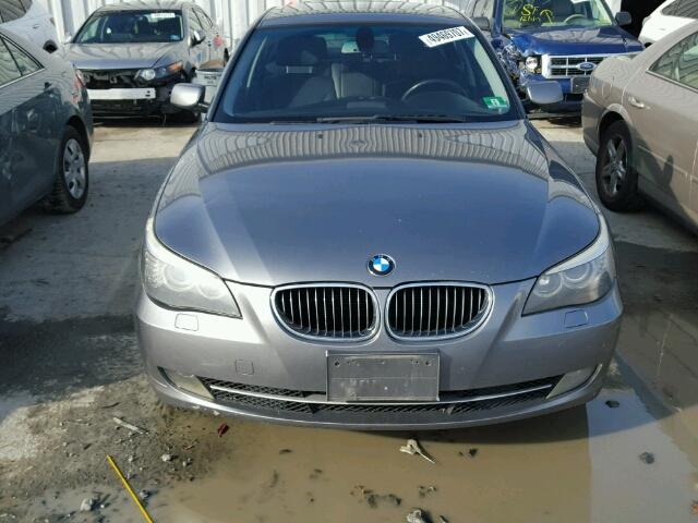 WBANV13529C155730 - 2009 BMW 528 XI GRAY photo 9