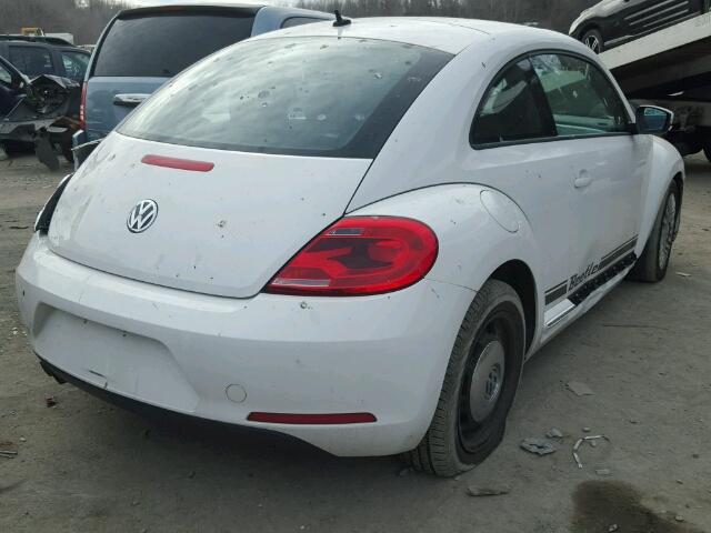 3VWJX7AT1DM656628 - 2013 VOLKSWAGEN BEETLE WHITE photo 4