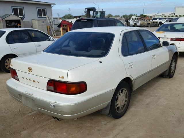 JT2BF12K9T0153226 - 1996 TOYOTA CAMRY LE WHITE photo 4