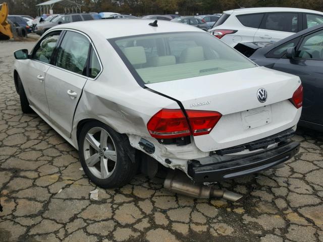 1VWBP7A36DC061313 - 2013 VOLKSWAGEN PASSAT SE WHITE photo 3