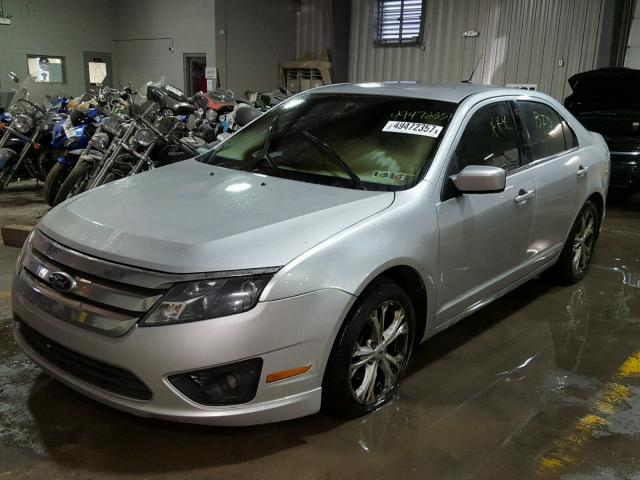 3FAHP0HA7CR345998 - 2012 FORD FUSION SE SILVER photo 2