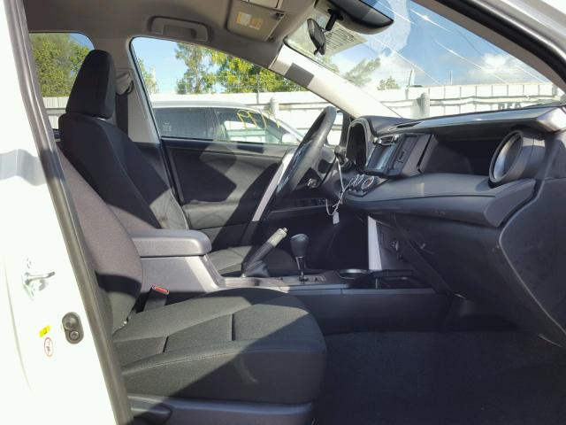 JTMZFREV0HJ133023 - 2017 TOYOTA RAV4 LE Ağ foto 5