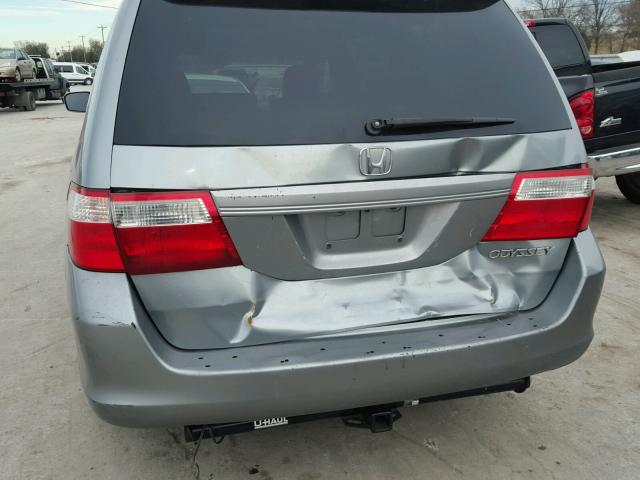 5FNRL38705B041559 - 2005 HONDA ODYSSEY EX GRAY photo 9